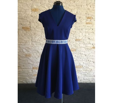 Midi šaty s kruhovou sukňou