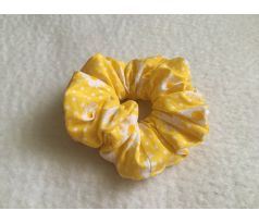 Scrunchies gumička žltá s kvetmi